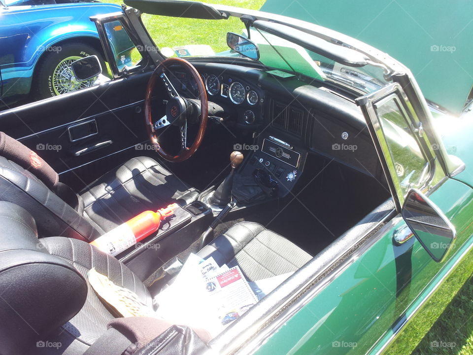 1973 MG MGB interior 
