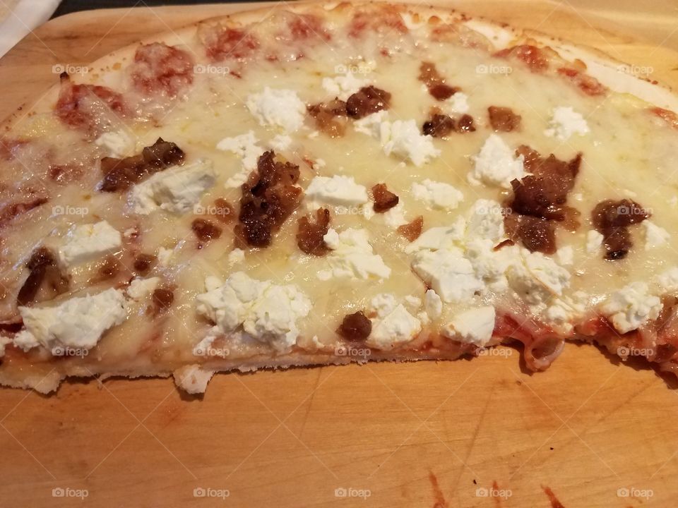 gluten free feta bacon pizza