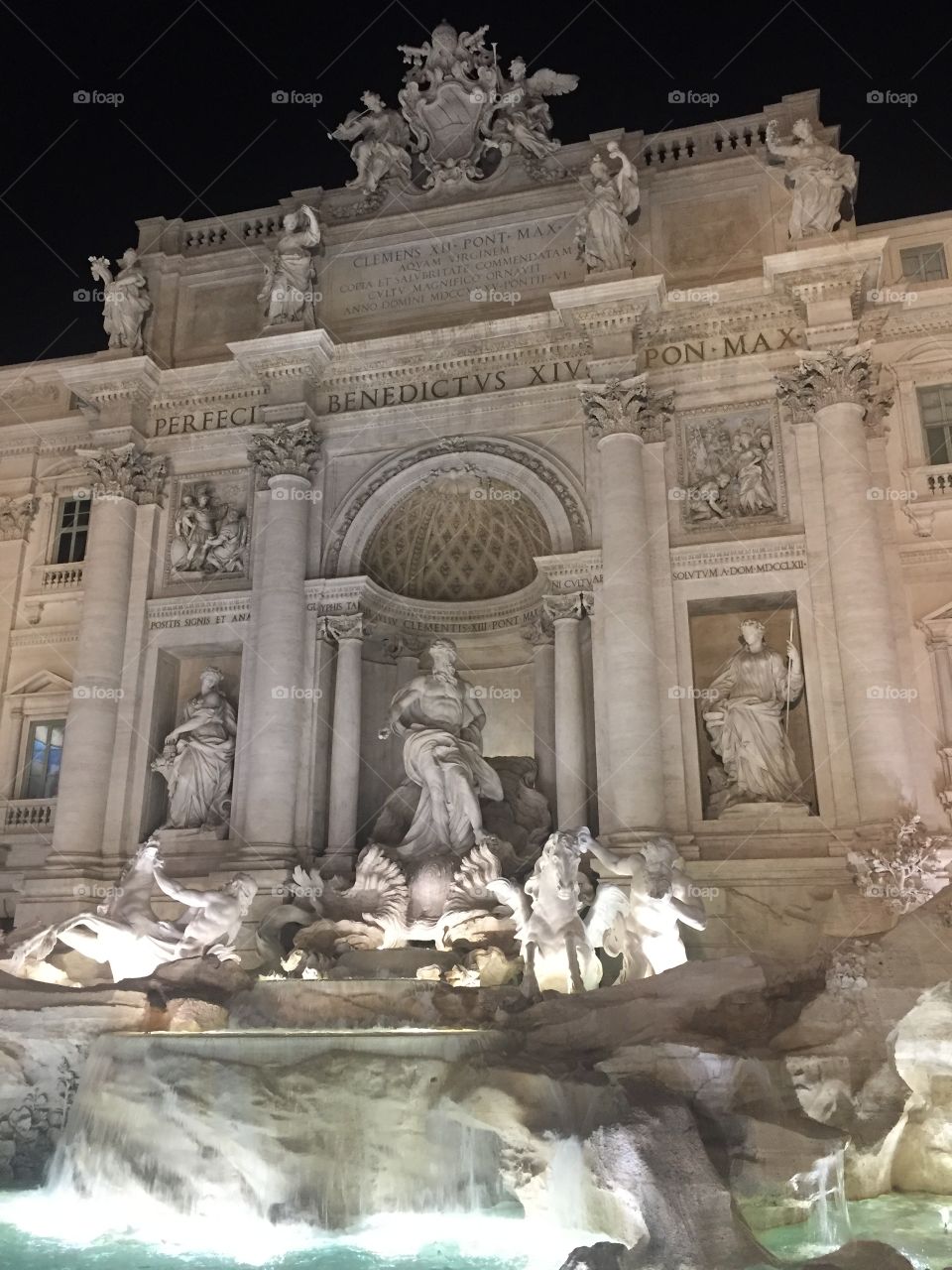 the fountain comes alive at night 