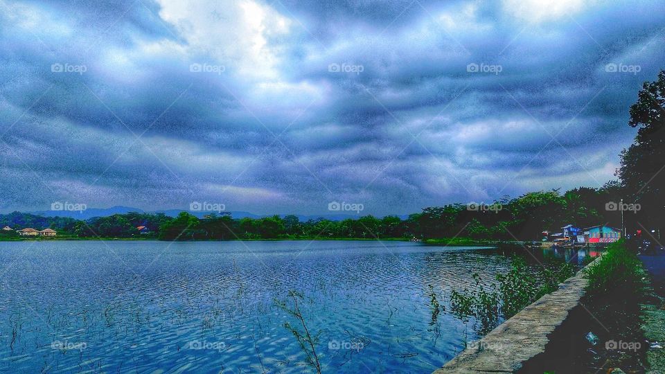 The view on the edge of the lake is beautiful.