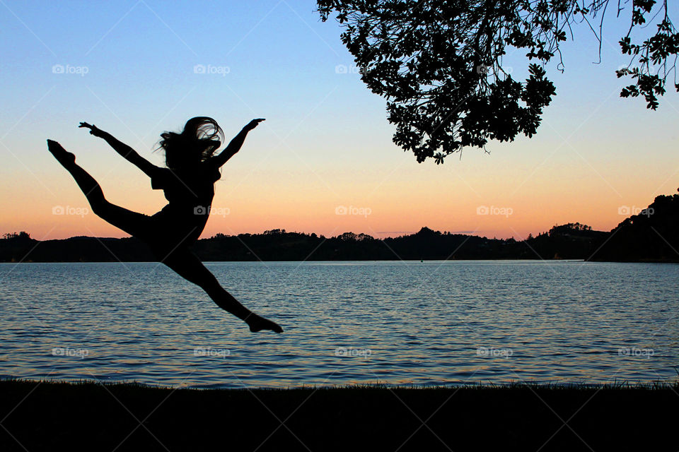 Dance silhouette 