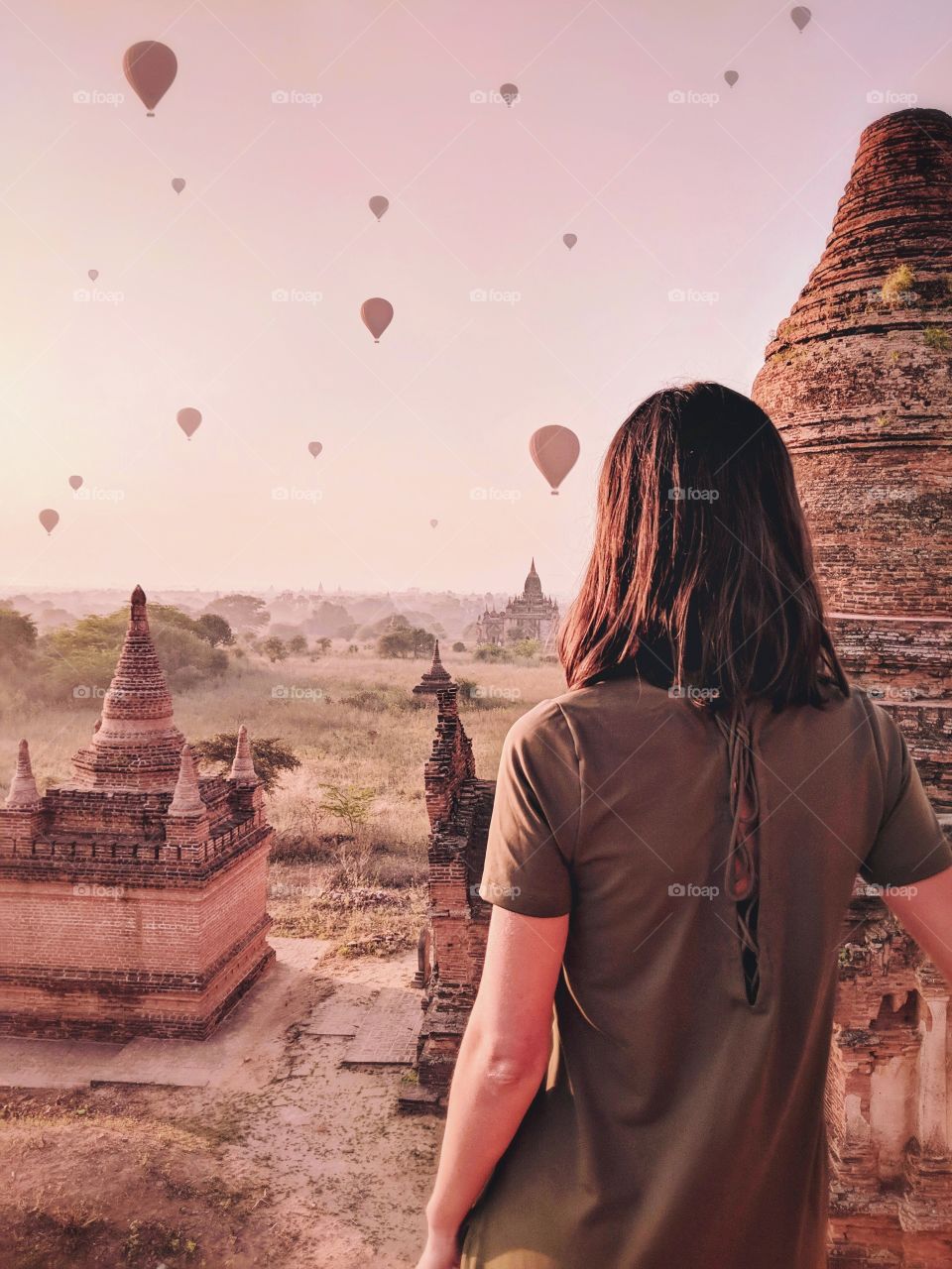 A beautiful morning in Bagan watching the air balloons lifting over the temples