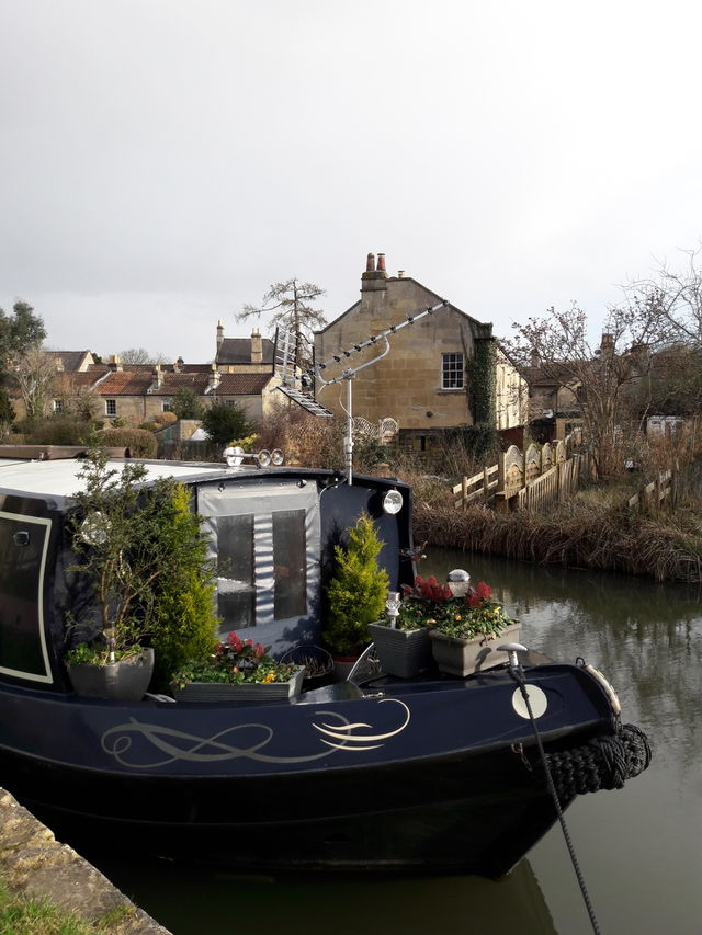 canal boat at bathampton