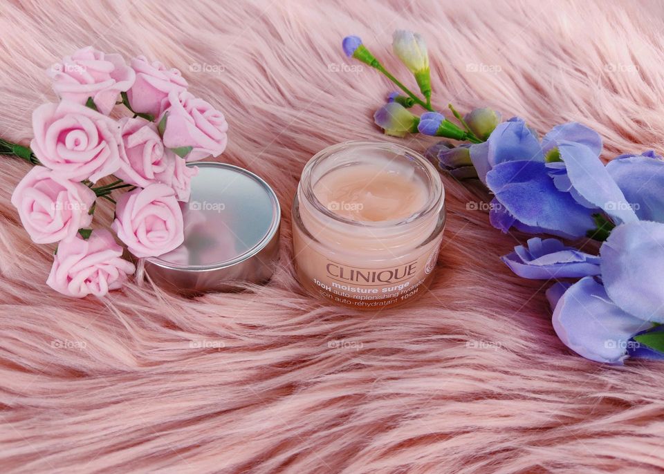 In love with this face cream 😍😍