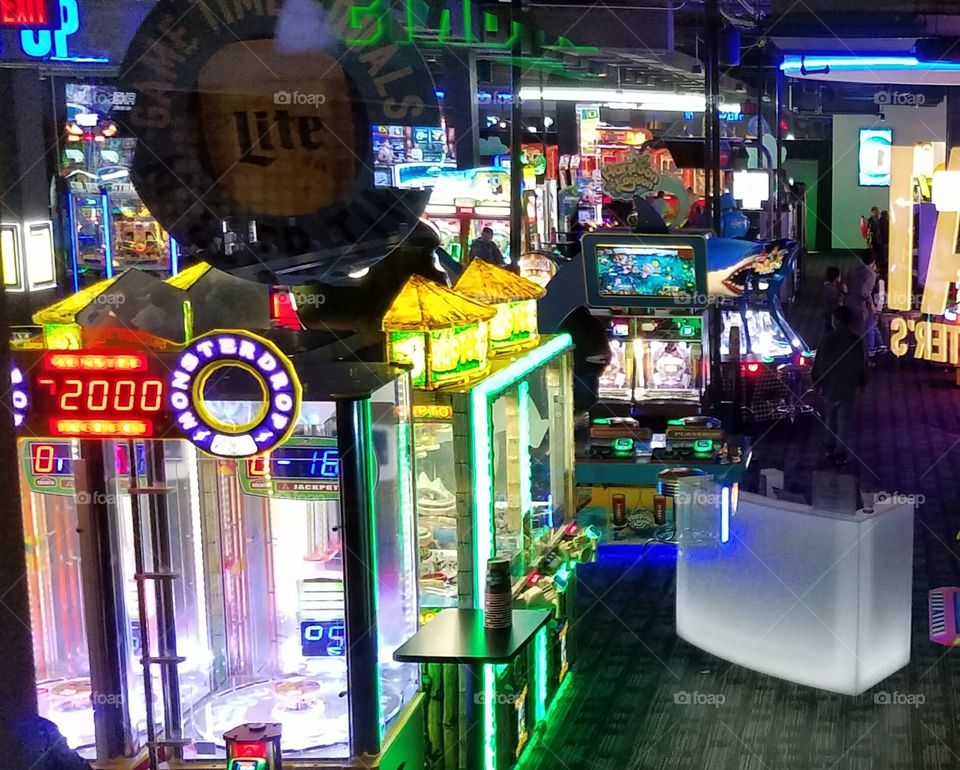 Electronic game center