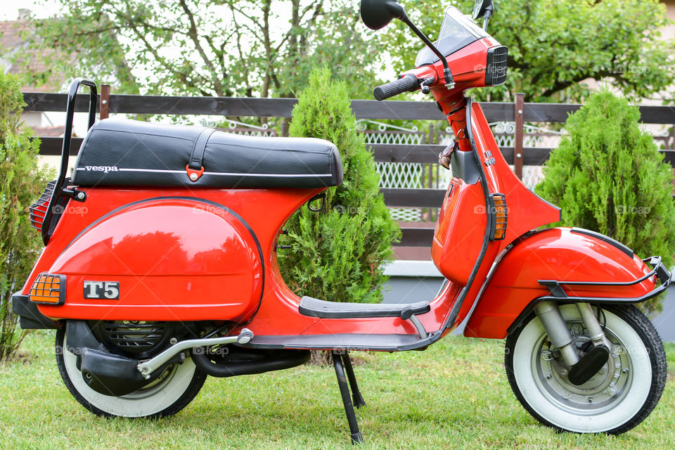 red vespa T5 motorcycle