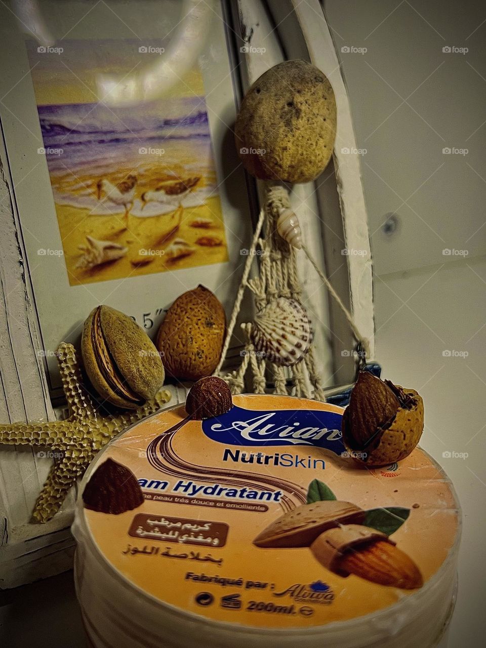 An effective moisturizing cream for the skin that nourishes the skin with almond extract