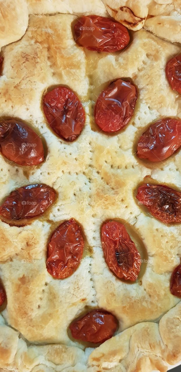 Savory pie with cherry tomatoes and spinach