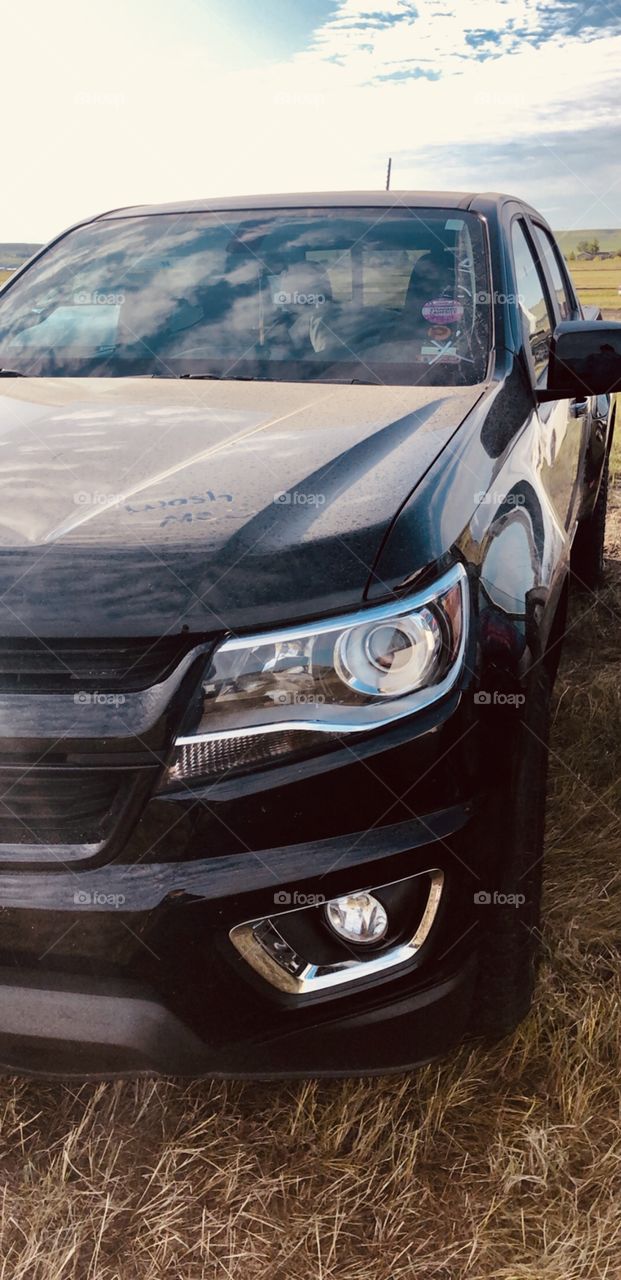 Dirty Chevy Colorado needs to be washed. 