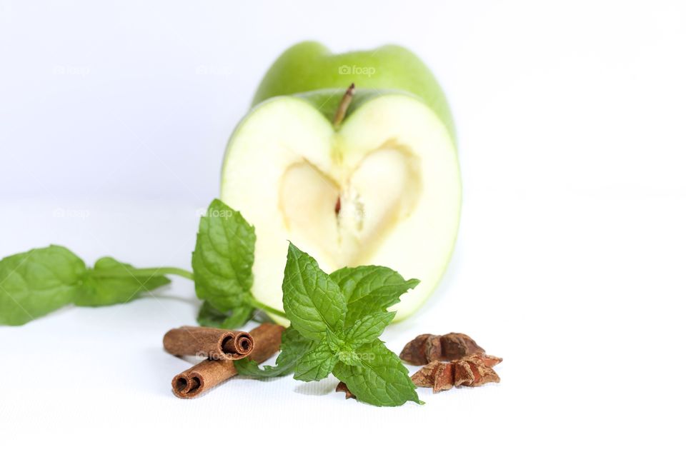 Green apple , mint leaf ,  cinnamon