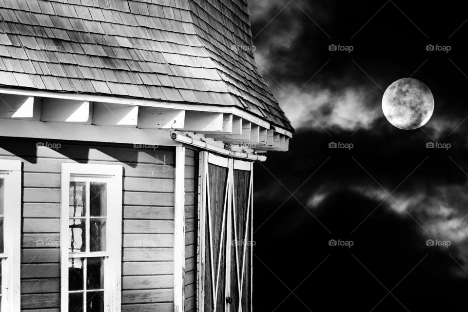 Spooky barn 