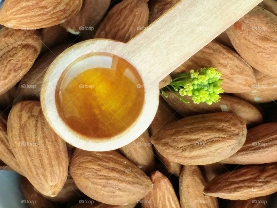 Almonds and oil 