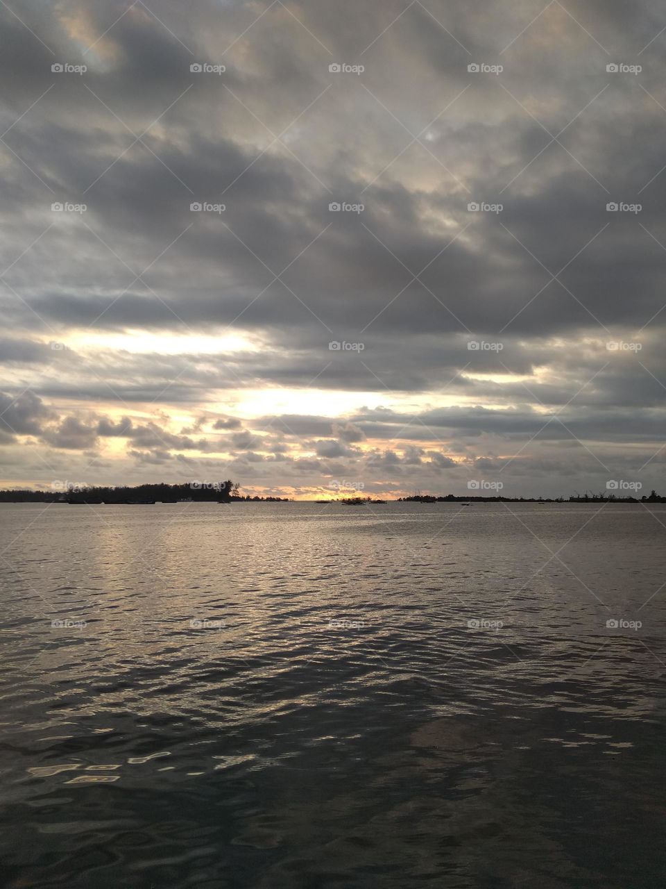 sunset tertutup awan