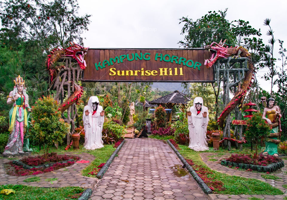 hellowen sunrise hill