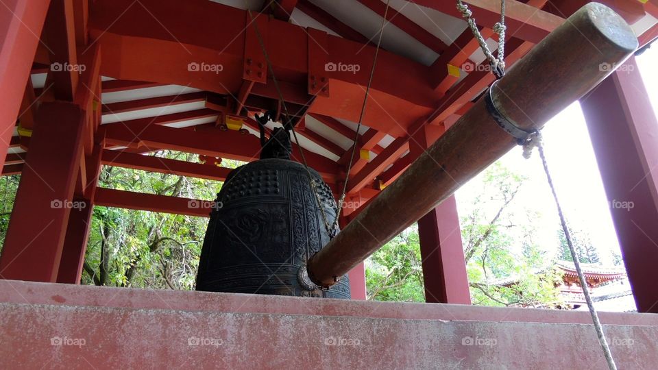 The bell rings peace. A Japanese bell in Hawaii 