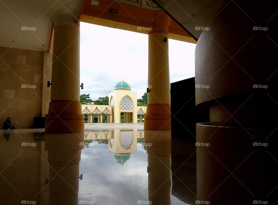 Lombok islamic center . Being the favorite one relig site for traveller at the day . Large area of mosque, and anythng of islamic cultural cultural since the years .