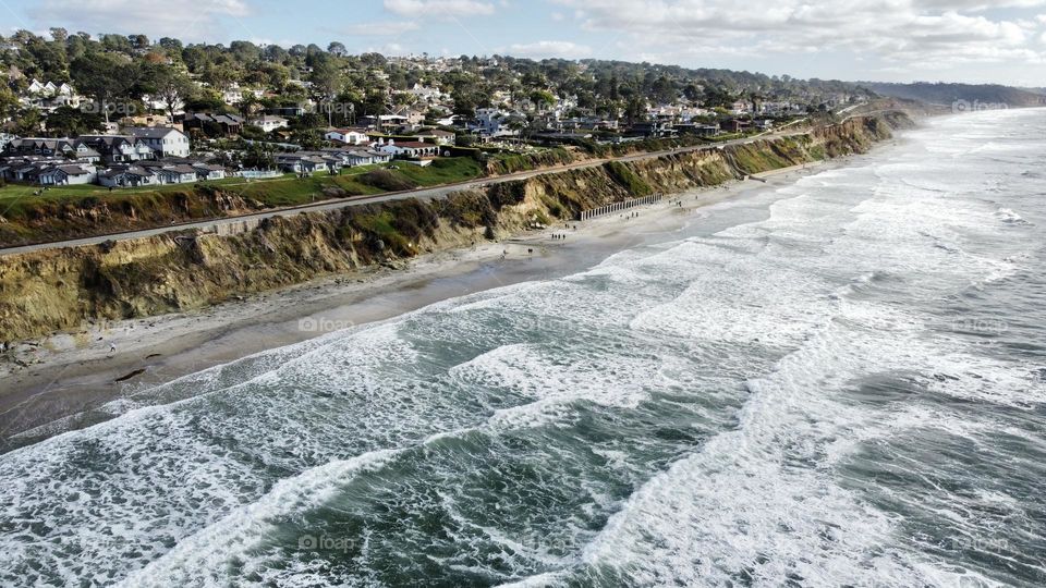Waves crashing to shore