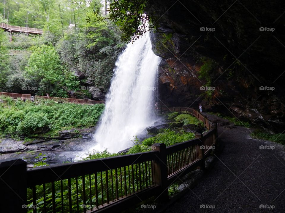 Dry falls waterfall surrounded by green foliage in North Carolina mountains