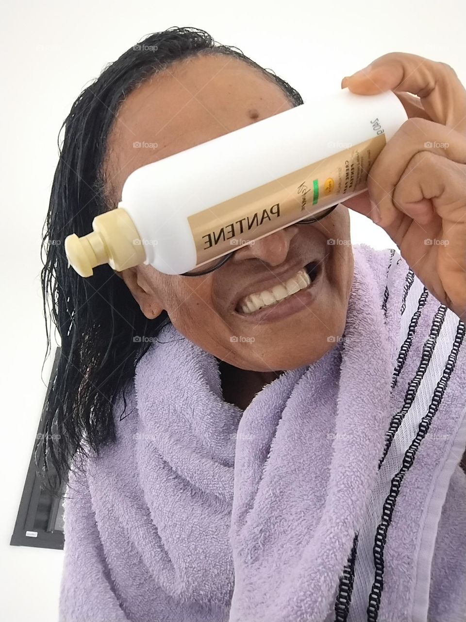 Cabelo danificado, e com frizz? PANTENE Repara Creme para pentear, com Pro- Vitaminas micro selantes, ajuda a reparar a força e a integridade do cabelo; fecha as cutículas, reduz o frizz,  deixando os fios alinhados,  fortes, sedosos e macios.