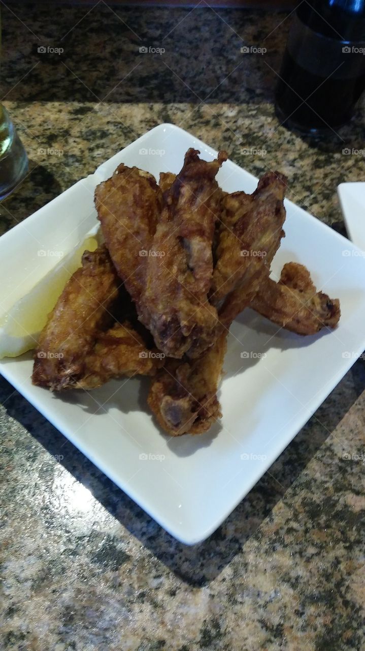 dining out, chicken wings