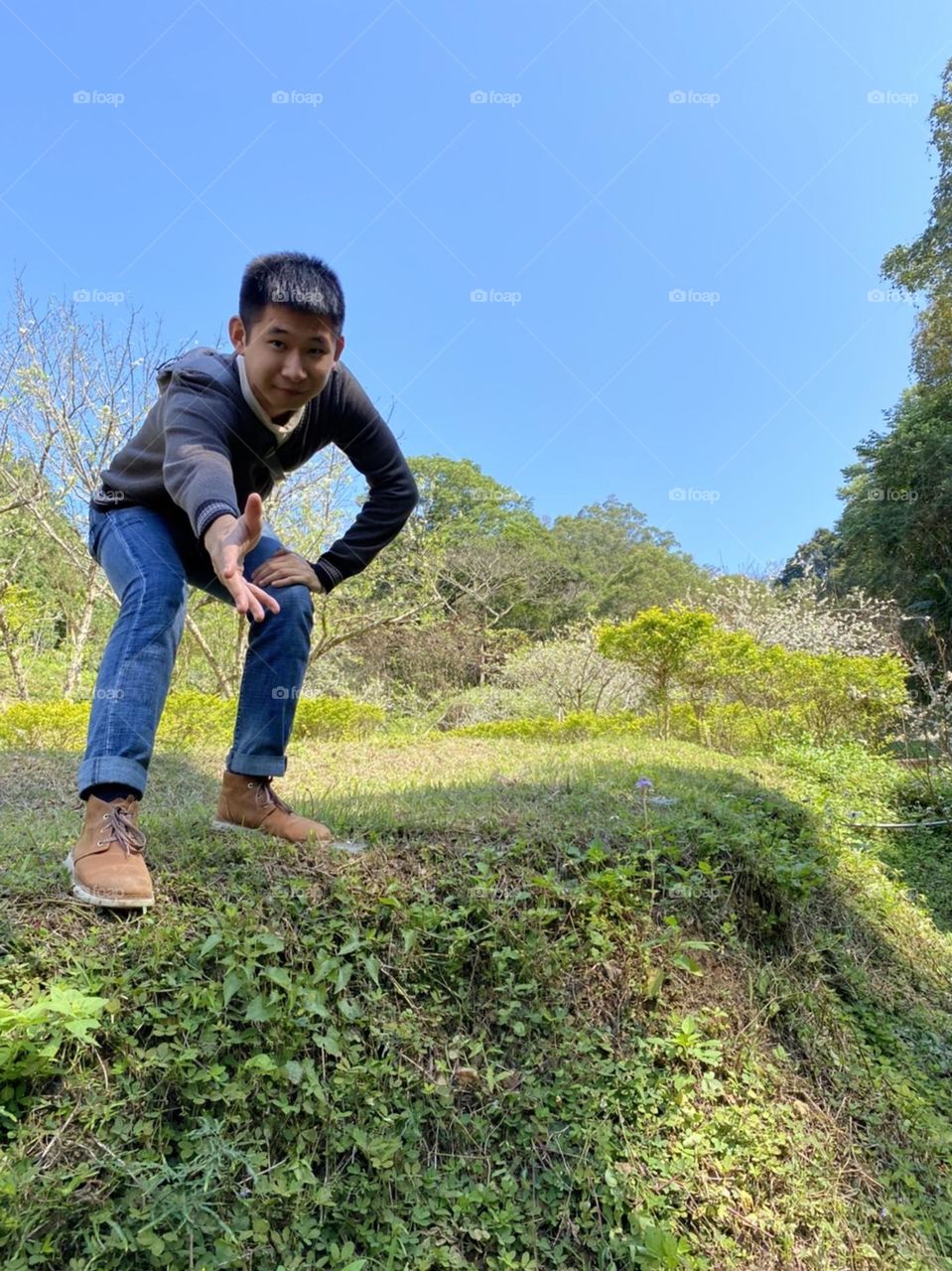 Nice men -- Offer a hand for you.