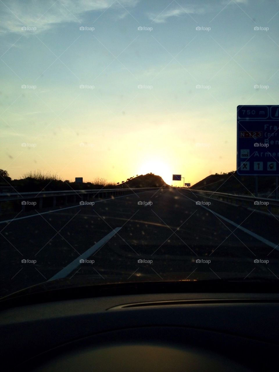 Atardecer en la carretera