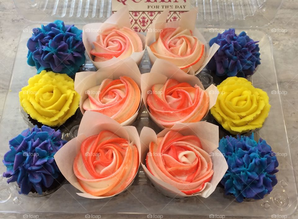 Mini floral cupcakes 