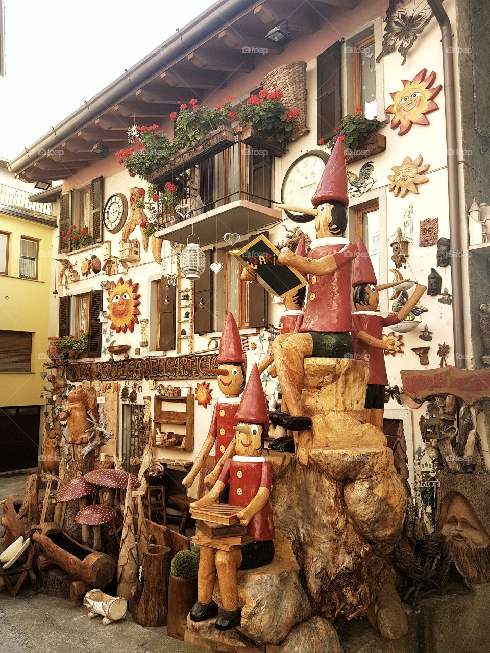 italian woodcraft