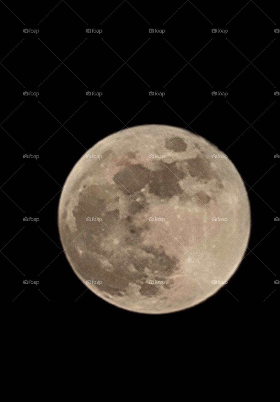 Shot in My Note 20 ultra.. To show nothing is impossible for a willing heart... Too see a moon, noo need to go to space when you have Ultra series with you ... This moon knows all my secrets when the sun knows what I do..