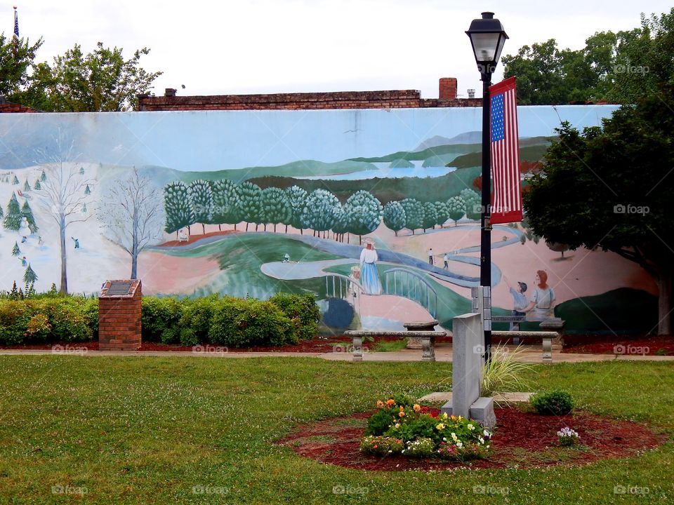 Building side mural in Lavonia Georgia at the Gazebo public area