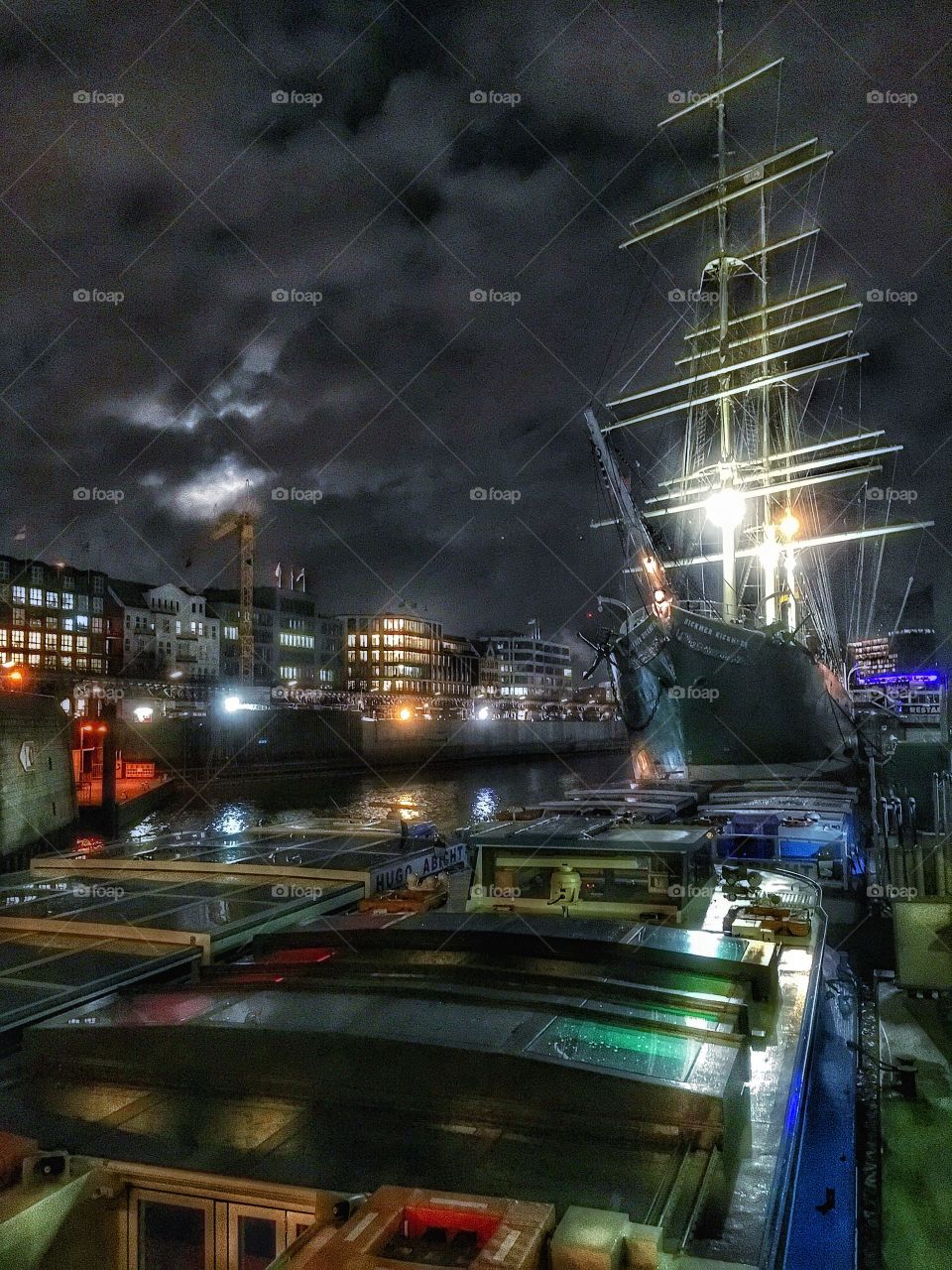 Hamburg.Night. Sailboat - Museum Windjammer Rickmer Rickmers 