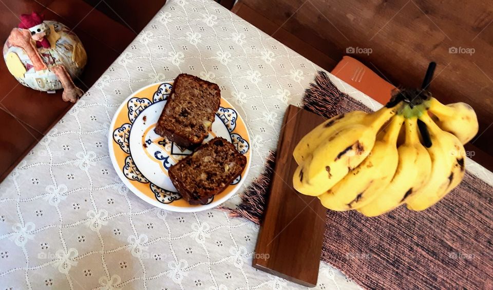 Vocês sabiam que minha galinha Lola adora Banana Bread ? 😉