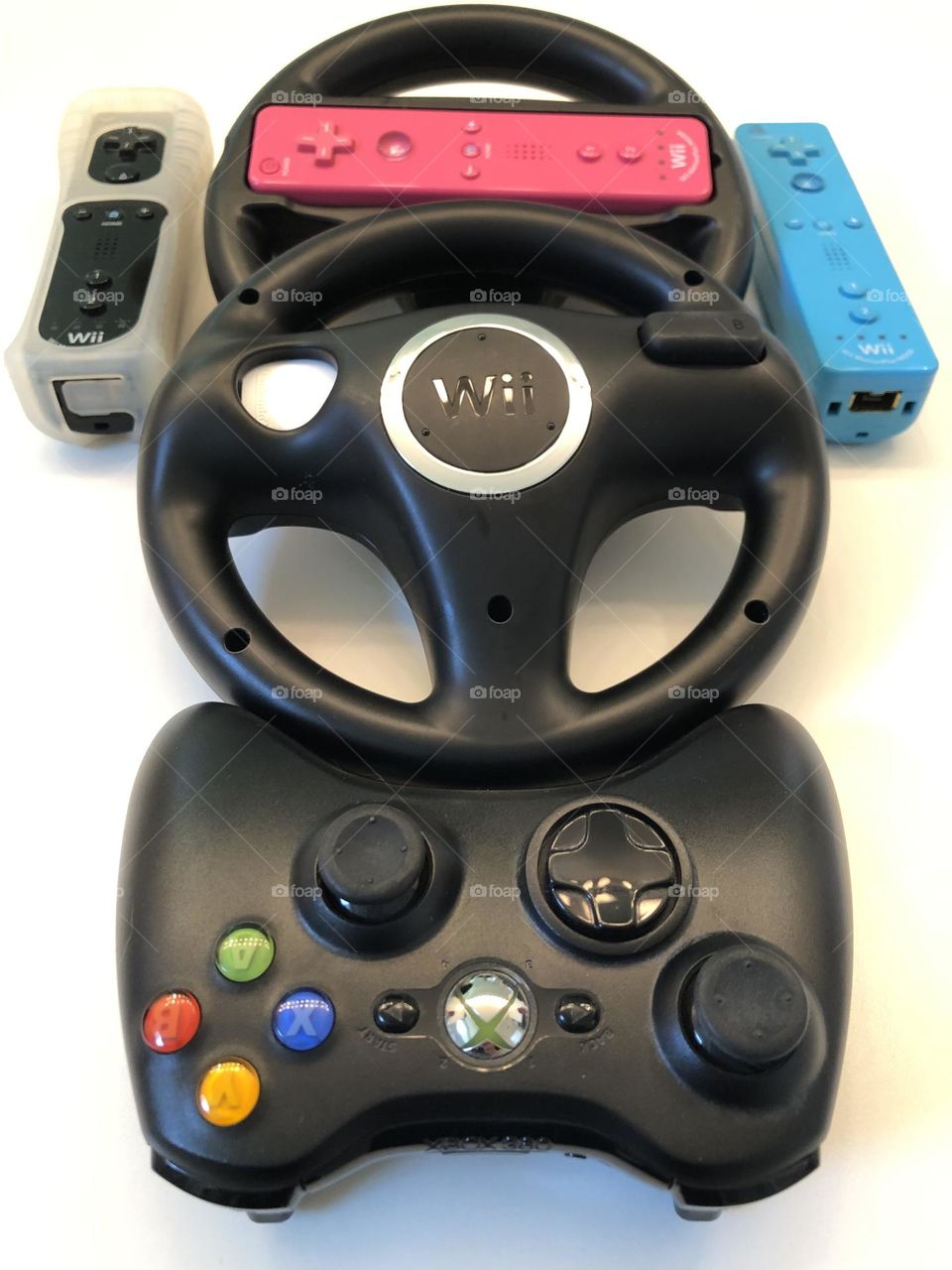 Controllers and steering wheels for a better experience 