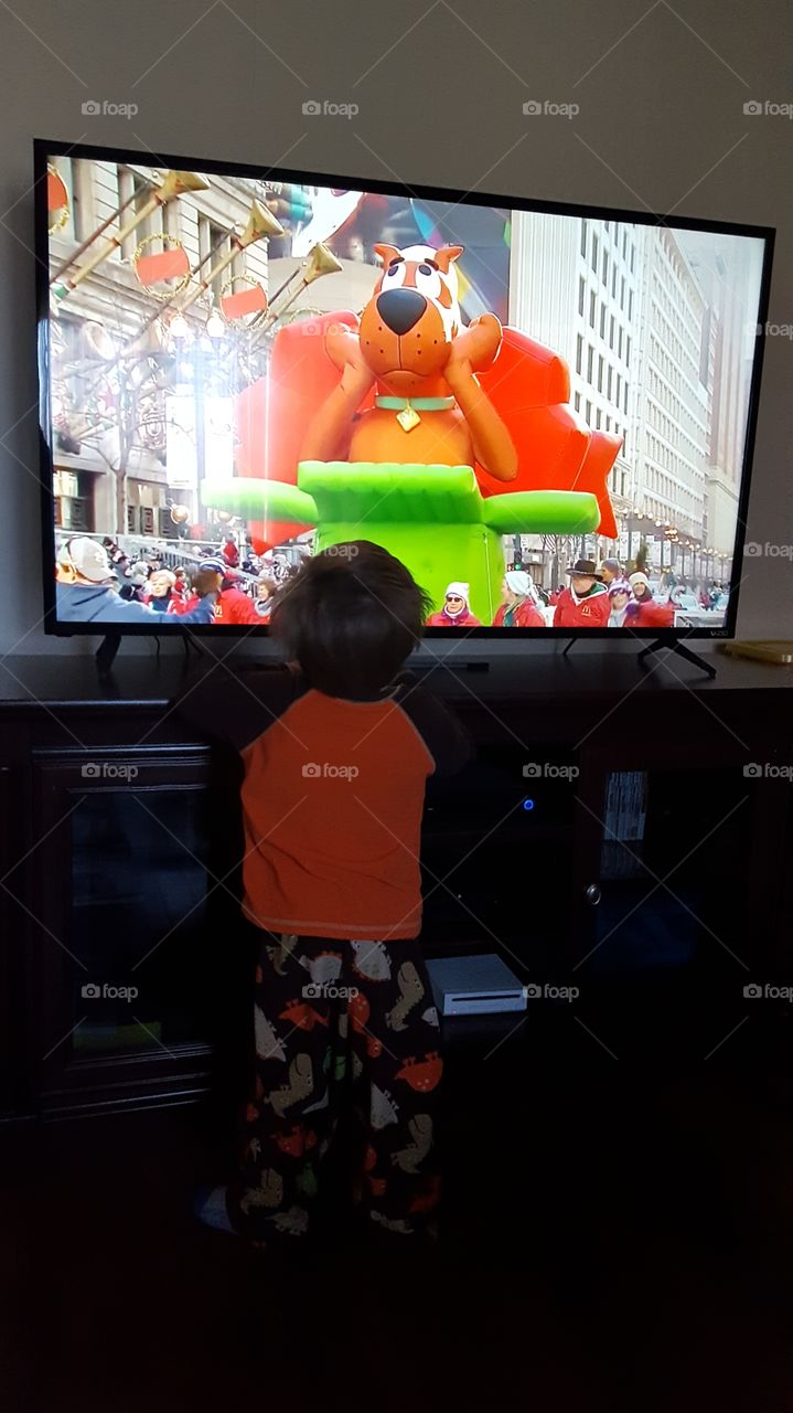 watching the parade this thanksgiving