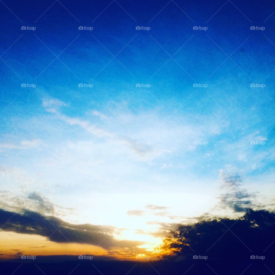 🌅Despertando, Jundiaí.
Que as cores do #amanhecer nos tragam #inspiração!
🍃
#sol #sun #sky #céu #photo #nature #morning #alvorada #natureza #horizonte #fotografia #pictureoftheday #paisagem #mobgraphy #mobgrafia #Jundiaí #AmoJundiaí