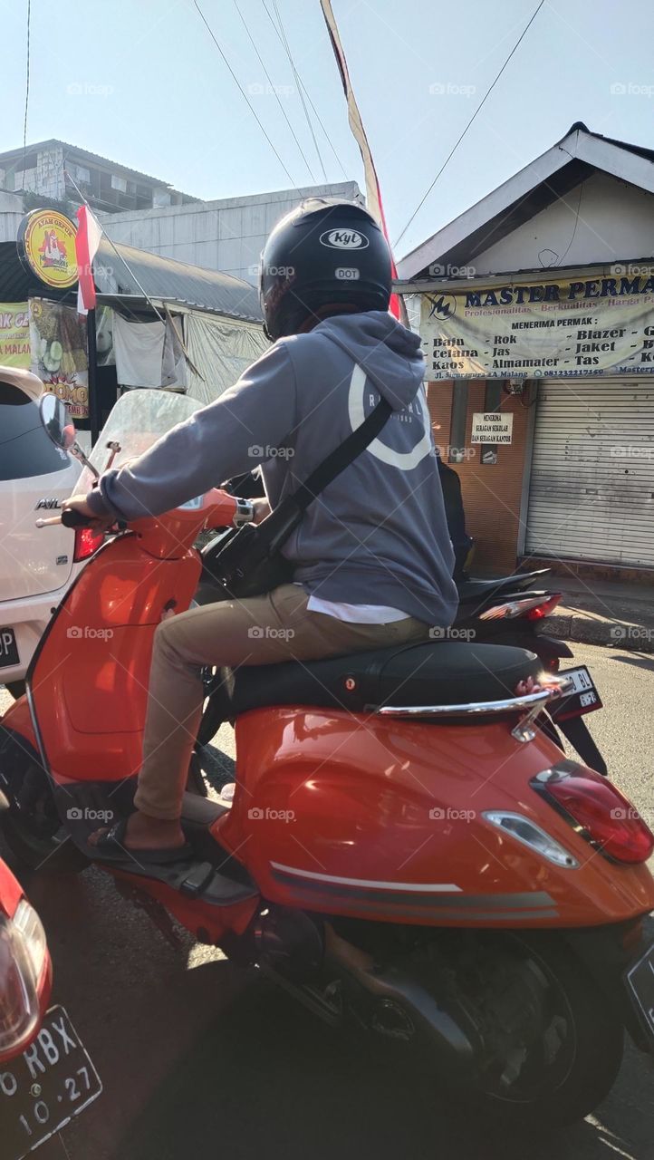 vespa merah