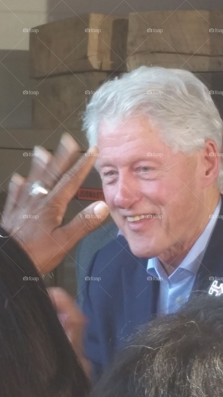 president Clinton greets the crowd I'm Canton ohio