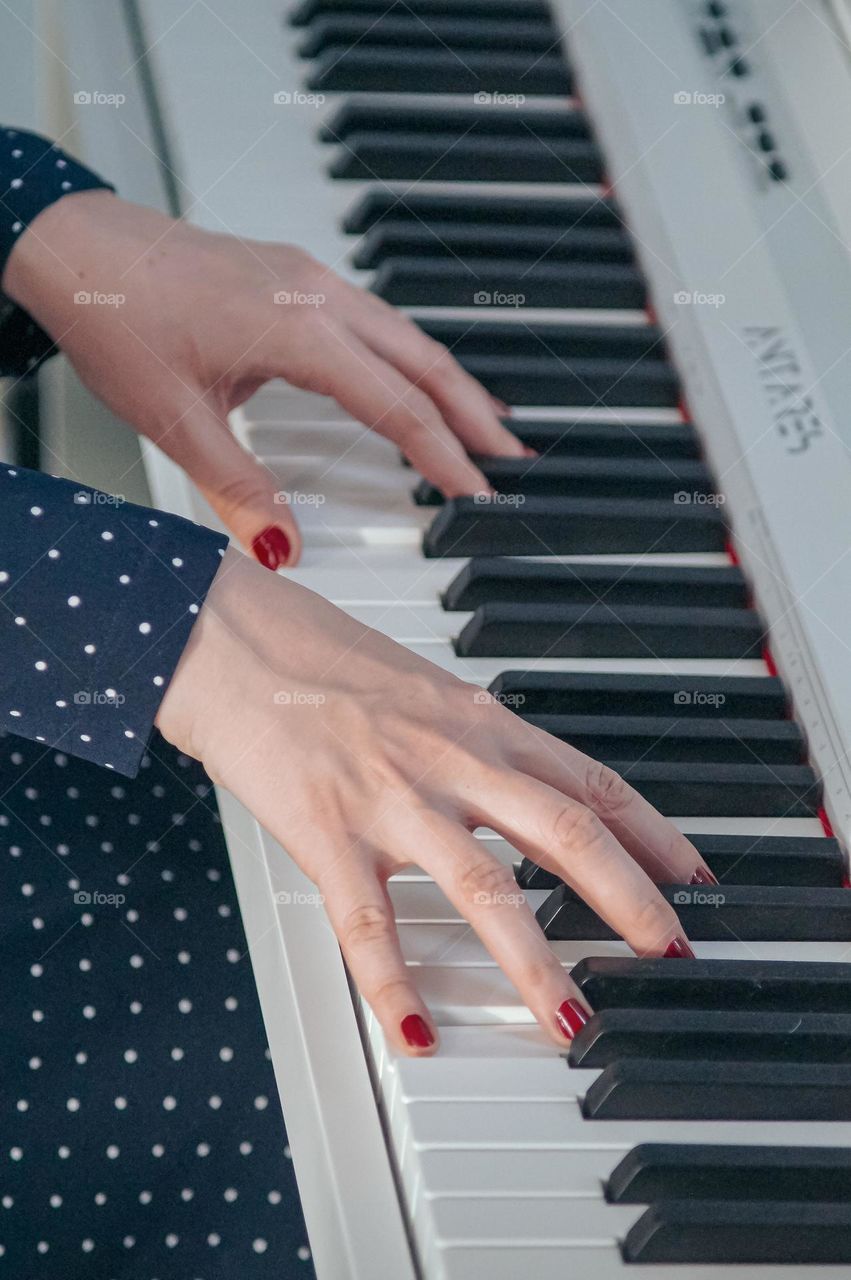 Girl playning on piano