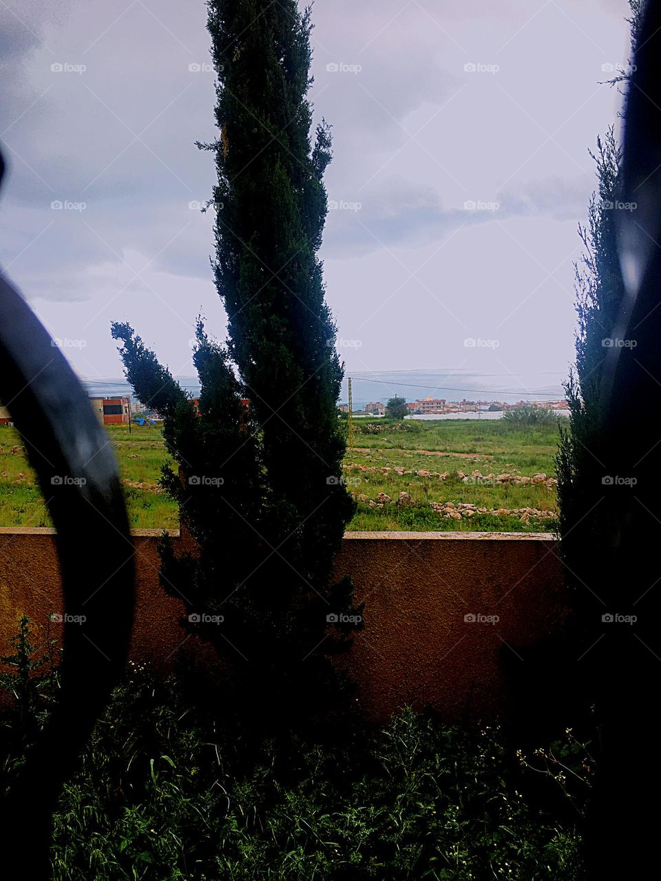 The Sea and the Dark Clouds between the Metal under the Rain 