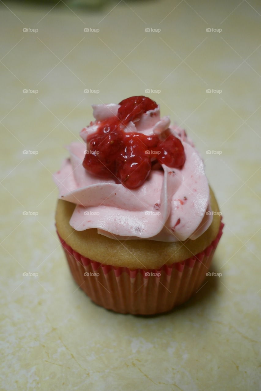 Strawberry cupcakes 