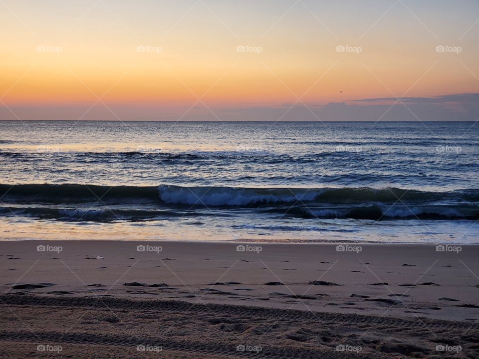 Eyes on the horizon. An unfiltered stunning view of the sea.