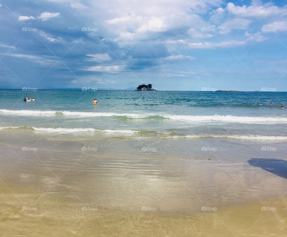 Uma visão magnífica do litoral paulista: Guarujá-SP, Brasil. Está cidade é chamada de “Pérola do Atlântico”.