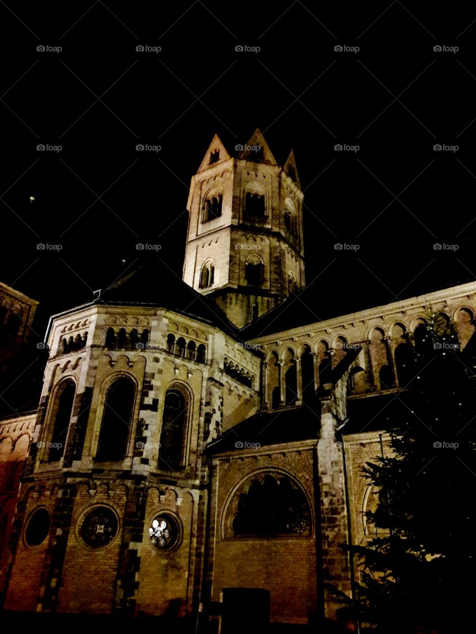 Kirche in Bonn bei Nacht