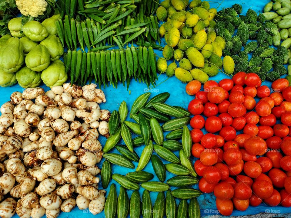 Mom and I were in market suddenly we have seen this scenario...how organised the vegetables are its beautiful.. those red tomatoes says it all!!