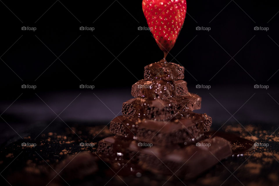 Chocolate pyramid with strawberry 