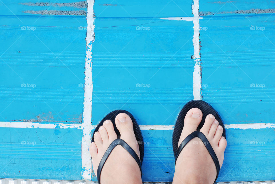 Eomen foot at the edge of the pool. Summer vacation holiday concept. Blue pool with watter.