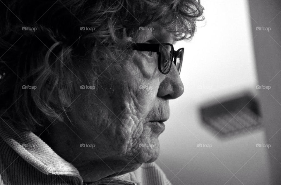old woman glasses glasögon by paula