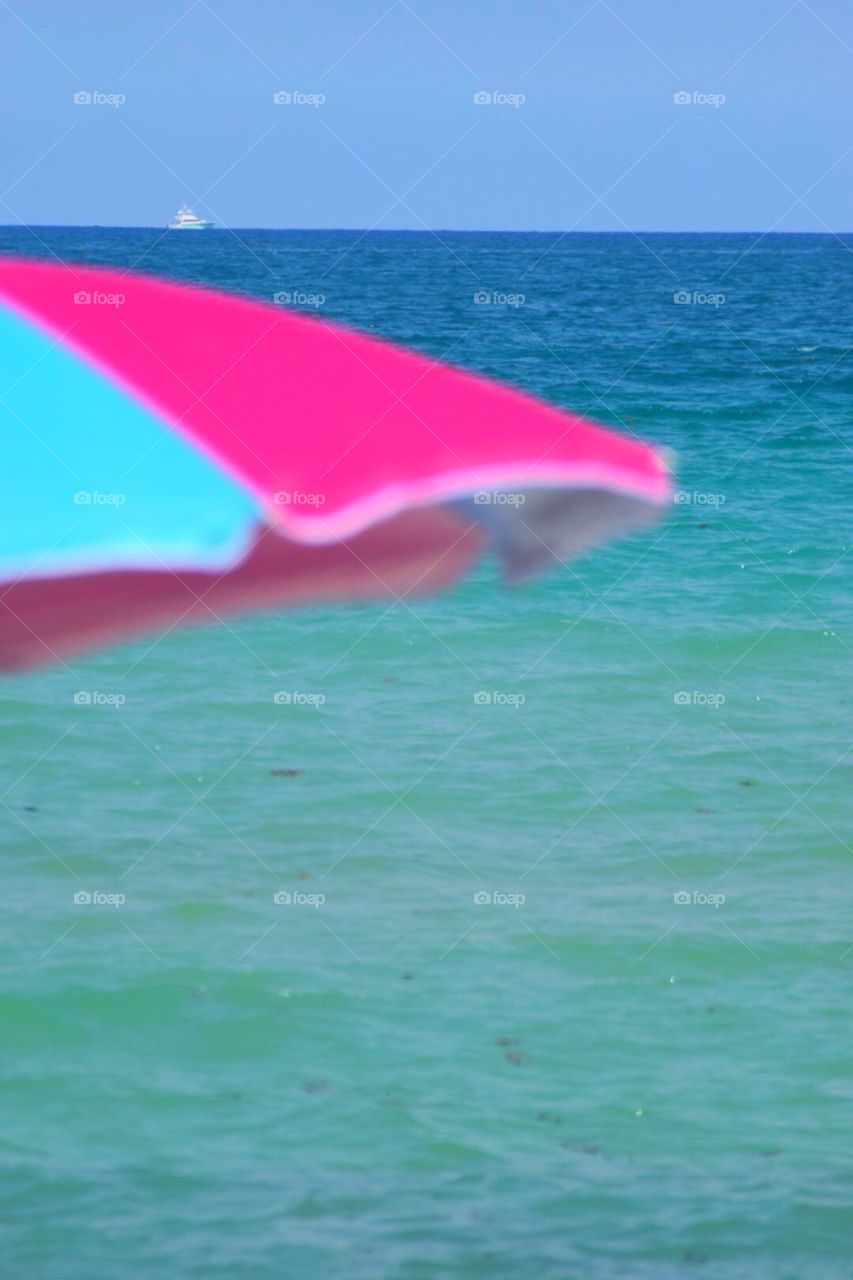 Bright umbrella against the ocean 