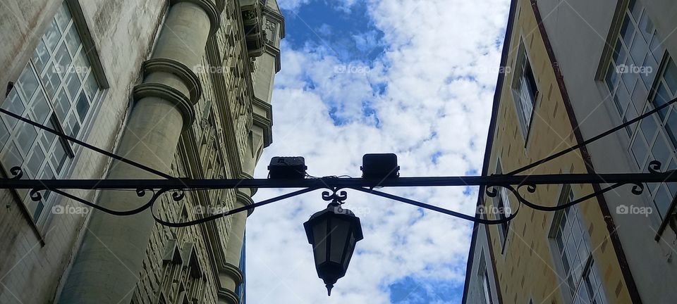 Entre o céu e o cimento