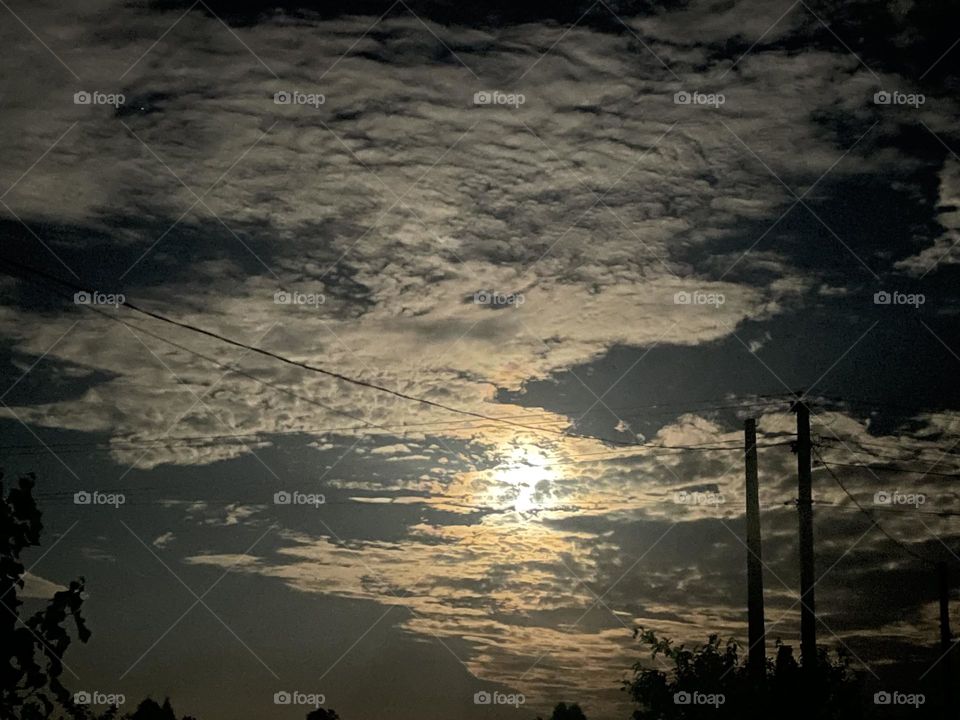 Ніч така місячна…